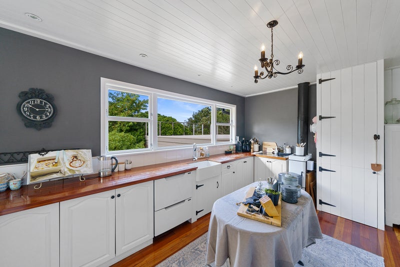 1 Te Ahi-Parera Place, KOROKORO, LOWER HUTT - Carousel 2