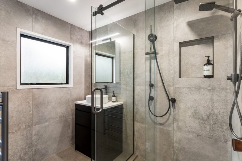 4 Lowell Place, Massey, Auckland - Carousel 2