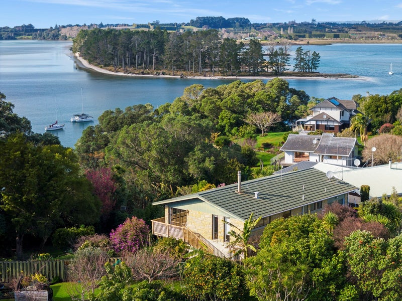 9 Giles Way, Tanners Point, Katikati - Carousel 1