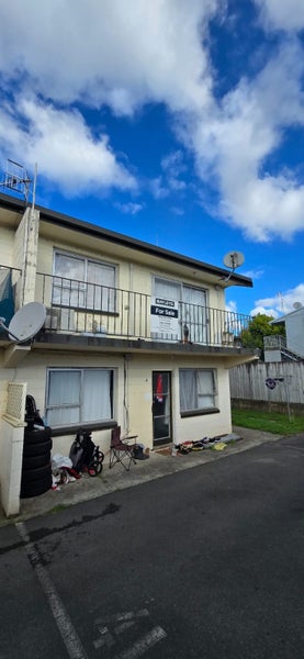 8/4 Wha Street, Frankton, Hamilton, Waikato - Carousel 1