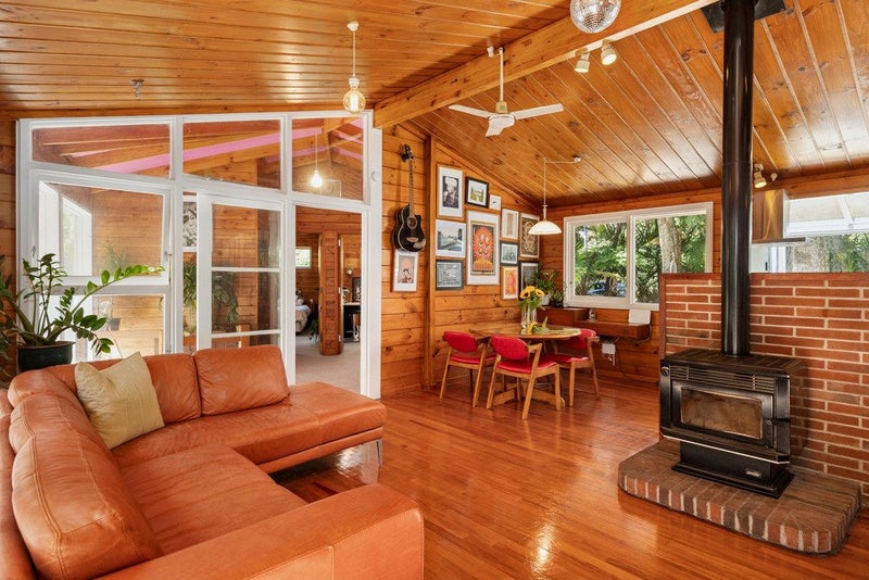 26 Sylvan Valley Avenue, Titirangi, Auckland - Carousel 2