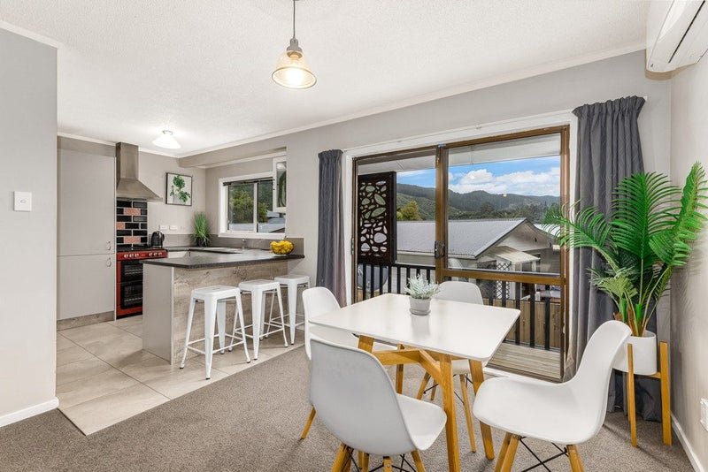 16 Crystal Grove, Birchville, Upper Hutt - Carousel 1