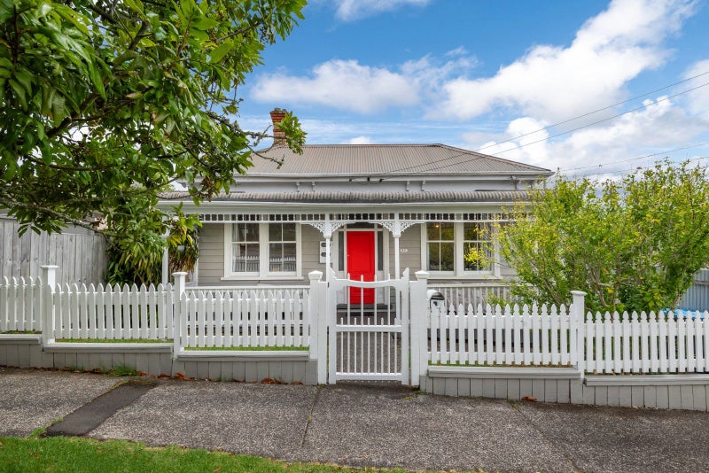 24 Kingsland Avenue, Kingsland, Auckland - Carousel 1