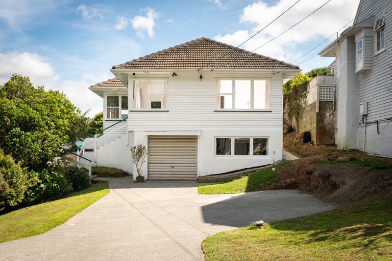 7 Pimble Avenue, Karori, Wellington - Carousel 1