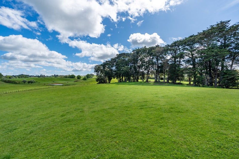 172 Foster Road, Temple View, Hamilton - Carousel 1