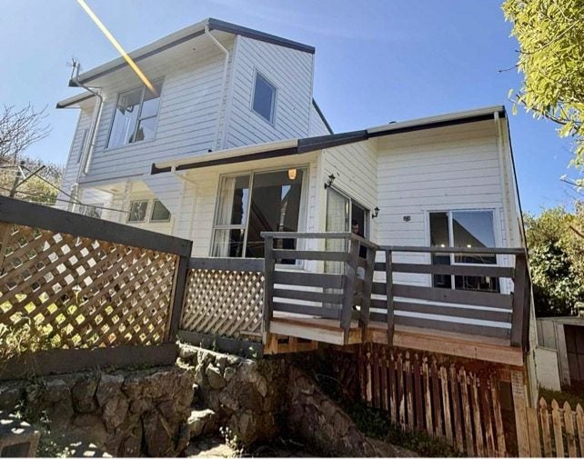 13A Kingsbridge Place, Newlands, Wellington - Carousel 1