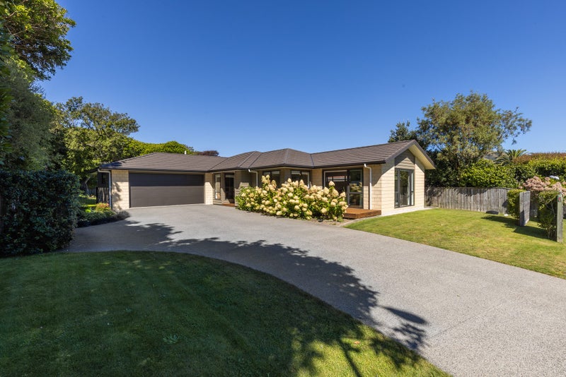 4 Richmond Avenue, Waikanae - Carousel 1