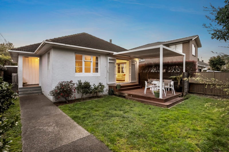4 Renton Road, Mount Albert, Auckland - Carousel 1