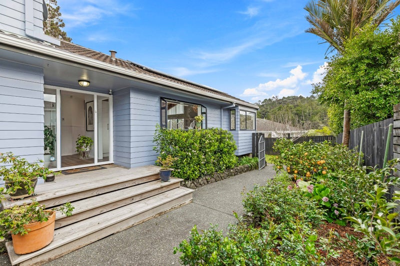 14 Redlands Grove, Swanson, Auckland - Carousel 2