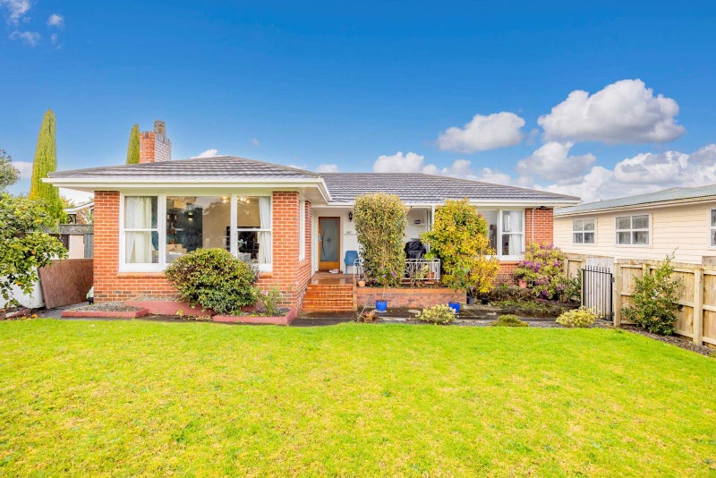 1/13 Ayr Road, Pakuranga, Auckland - Carousel 1