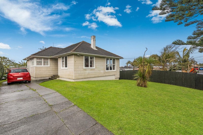 5 Farnborough Crescent, Mangere, Auckland - Carousel 1