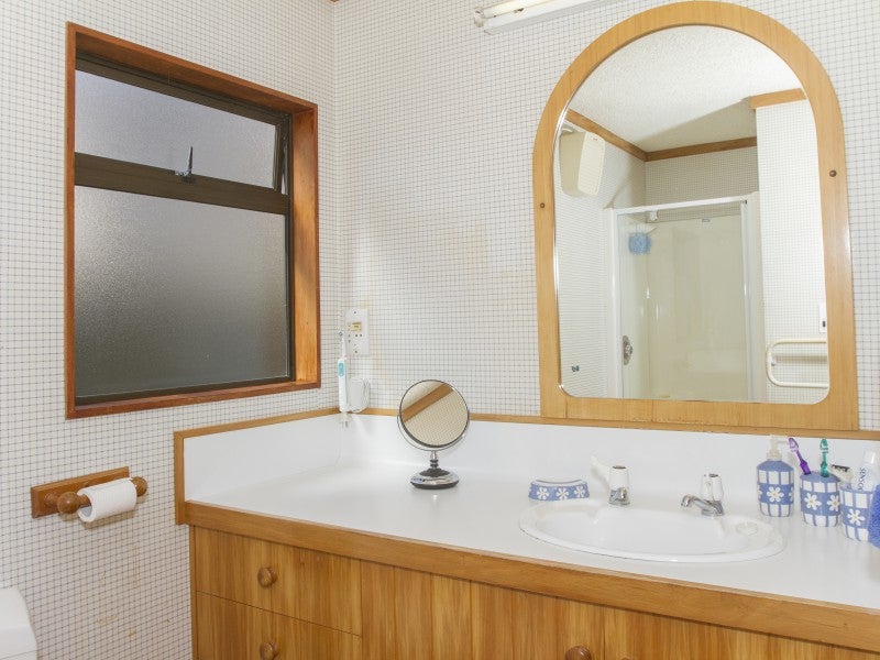 14 Hillgrove Place, Fitzherbert, Palmerston North - Carousel 23