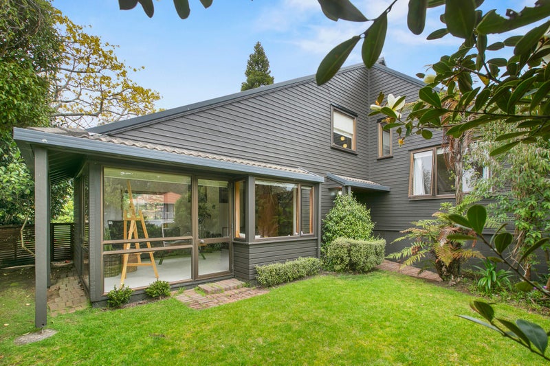 11 Cannon Street, Westown, New Plymouth - Carousel 2