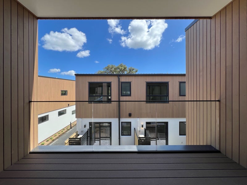 10/92 Cambridge Terrace, Waterloo, Lower Hutt - Carousel 1