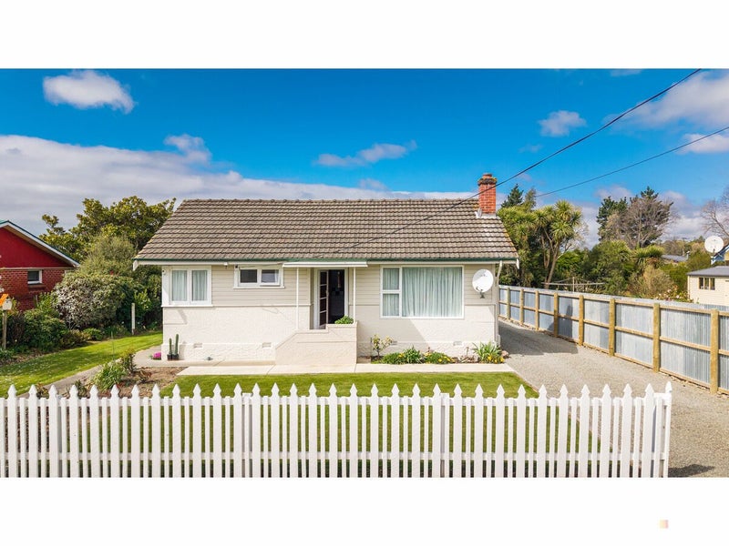 15 Edward Street, Waimate, Waimate - Carousel 1