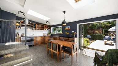 57 Eden Street, Island Bay, Wellington - Carousel 1