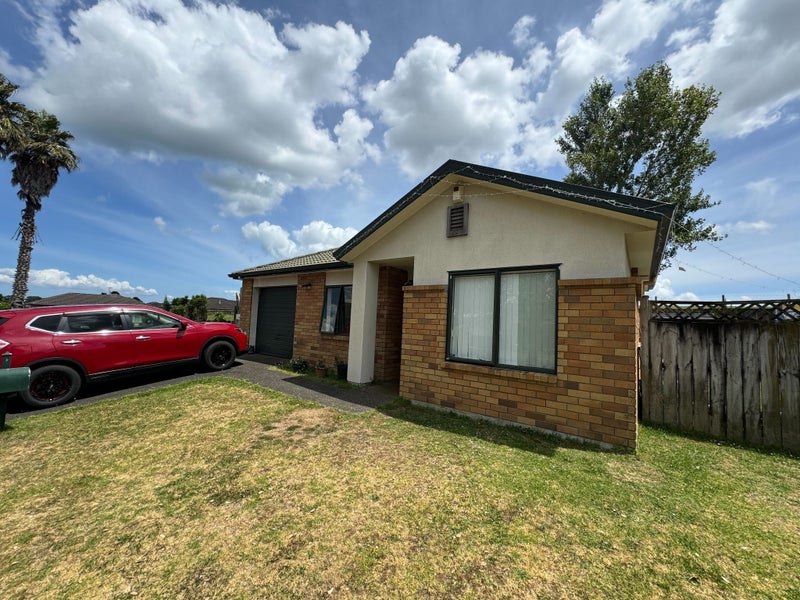 21 Ashmere Lane, Weymouth, Auckland - Carousel 1