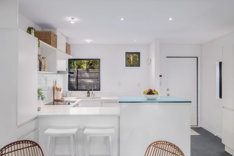 1/56 Hewitts Road, Merivale, Christchurch - Carousel 2