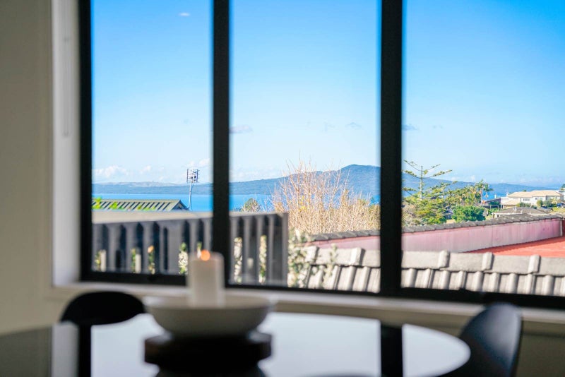 1/29 Aberdeen Road, Castor Bay, Auckland - Carousel 2