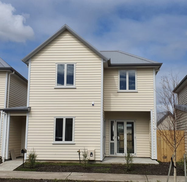 11 Warbler Crescent, Papakura, Papakura - Carousel 1