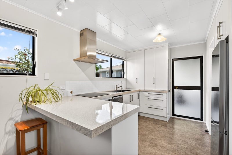 2/283 WESTMINSTER Avenue, TAMATEA, NAPIER - Carousel 1