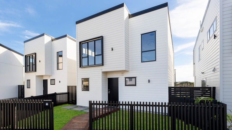 8 Greenbrier Street, Westgate, Auckland - Carousel 1