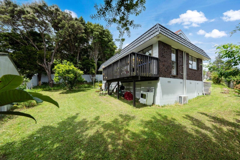 2/4 Tusac Place, Tōtara Vale, Auckland - Carousel 1