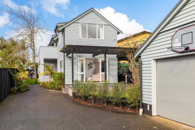 62A Wellpark Avenue, Grey Lynn, Auckland - Carousel 1