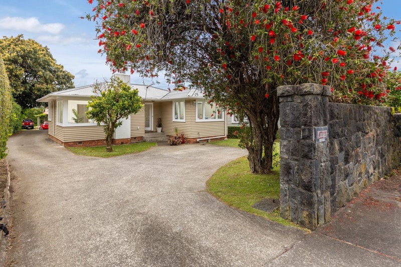 1/140 Richardson Road, Owairaka, Auckland - Carousel 1