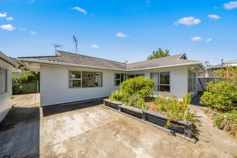 2/223 Stokes Valley Road, Stokes Valley, Lower Hutt - Carousel 1