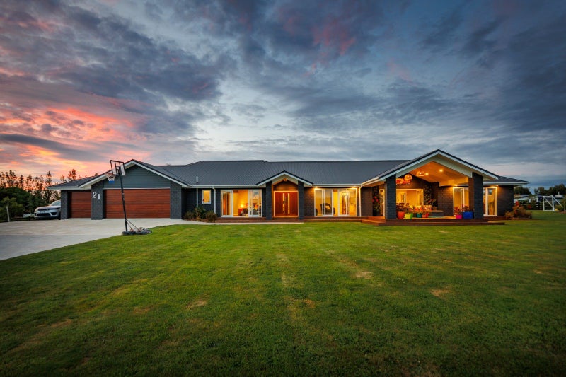 21 Loveston Lane, Kelvin Grove, Palmerston North - Carousel 1