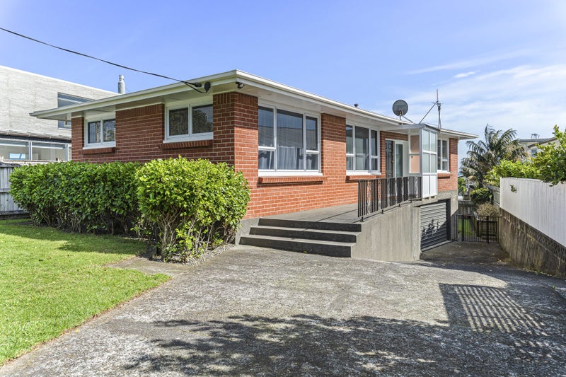 15 McLean Street, Strandon, New Plymouth - Carousel 1