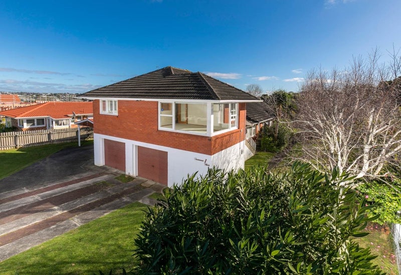 1 Marsh Avenue, Forrest Hill, North Shore City, Auckland - Carousel 2