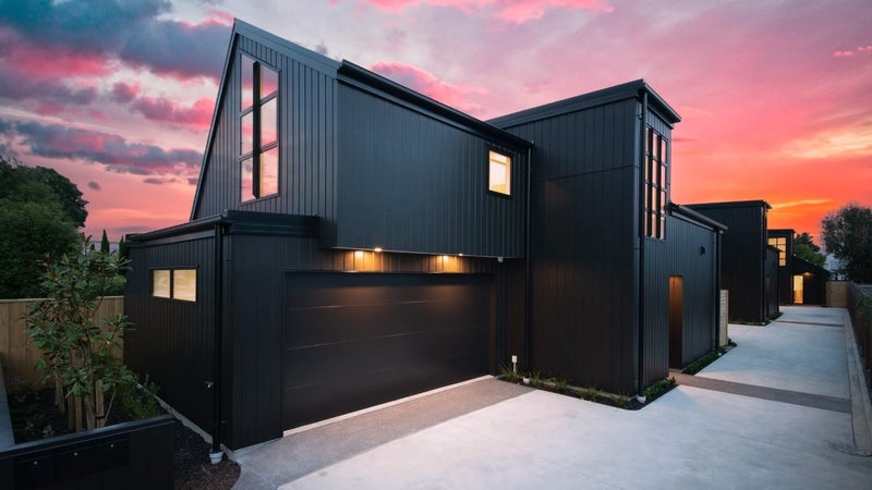 1/152 Hills Road, Edgeware, Christchurch - Carousel 1