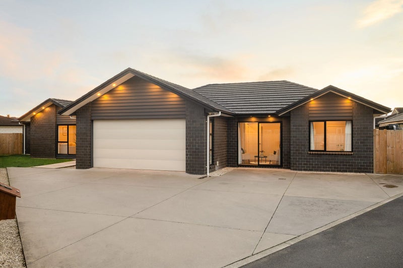 8 Beaufort Place, Flagstaff, Hamilton - Carousel 1