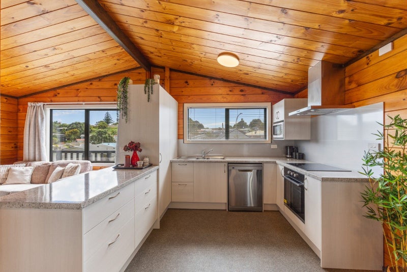 25 Herekawe Drive, Spotswood, New Plymouth - Carousel 2