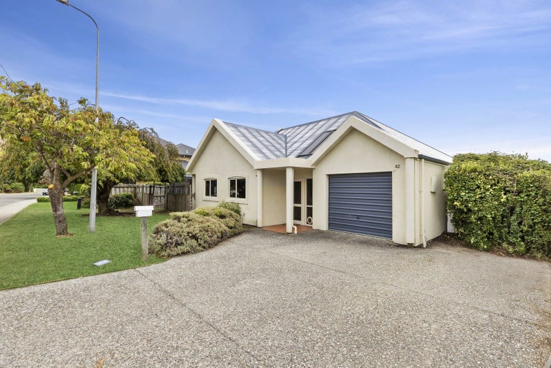 42 Meadowstone Drive, Wanaka - Carousel 1