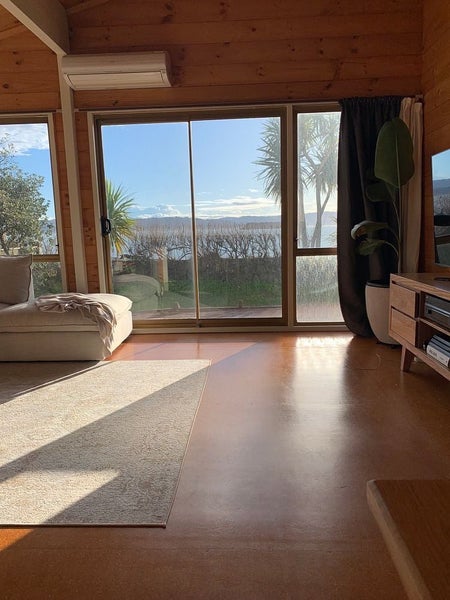 251 Marine Parade, Eastbourne, Lower Hutt - Carousel 1