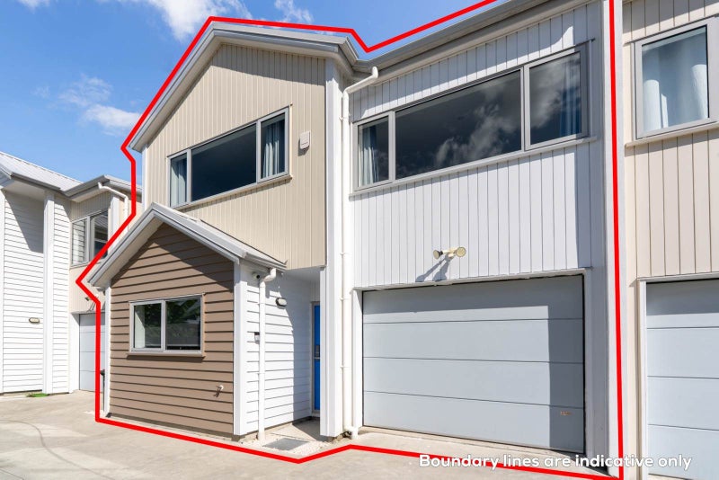 8D Taurima Avenue, Point England, Auckland - Carousel 2