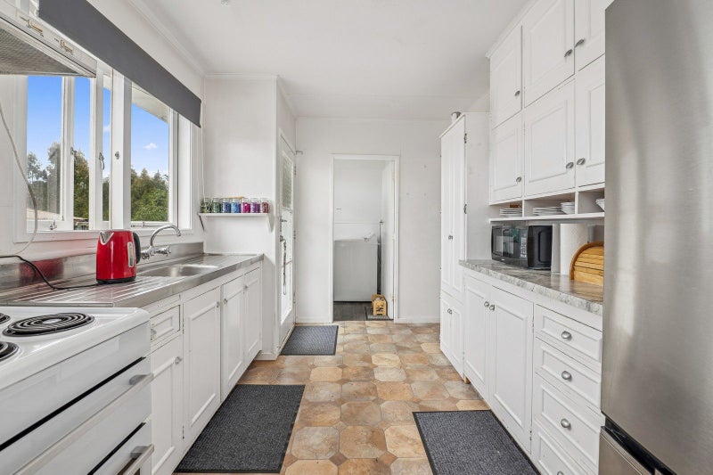 77 Lisa Crescent, Mangakakahi, Rotorua - Carousel 2