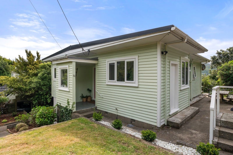 16 Waru Street, Khandallah, Wellington - Carousel 1