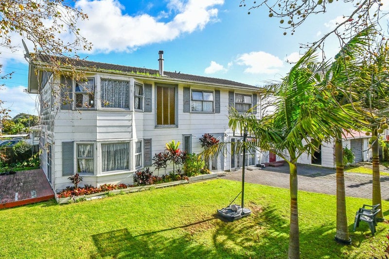 62 Sikkim Crescent, Clover Park, Auckland - Carousel 1
