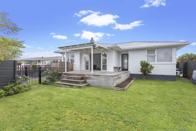 3 Clinton Avenue, Te Atatu Peninsula, Auckland - Carousel 1