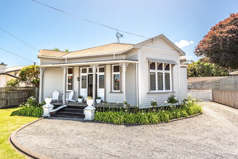 8 Saint Leonard Street, Saint Johns Hill, Whanganui - Carousel 1