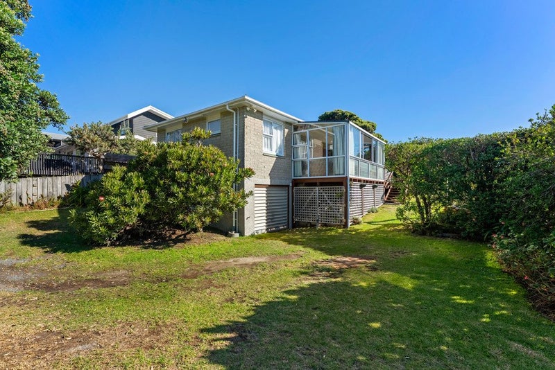 49 William Street, Waikanae Beach, Waikanae - Carousel 1