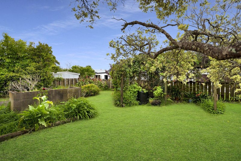 16 Egremont Street, Belmont, Auckland - Carousel 2