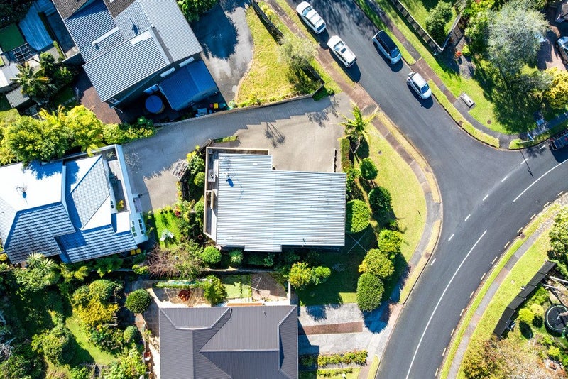1/1 Jeanette Place, Mairangi Bay, Auckland - Carousel 2