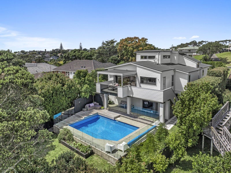 17 Mayfair Crescent, Mairangi Bay, Auckland - Carousel 2