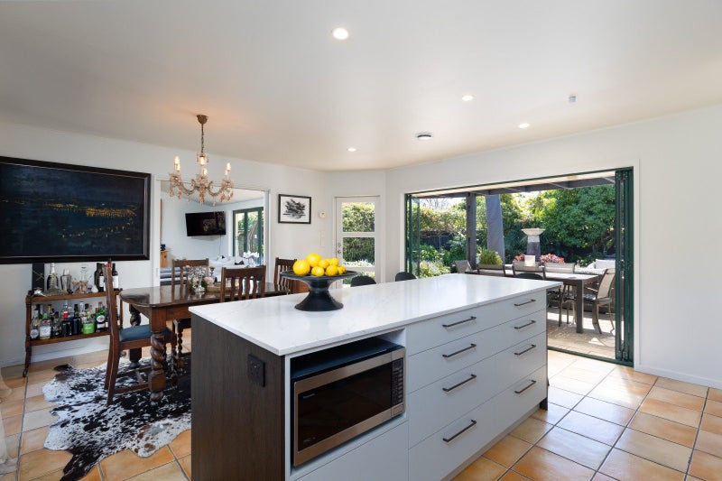 2/96 Nile Street, Nelson, Nelson - Carousel 1