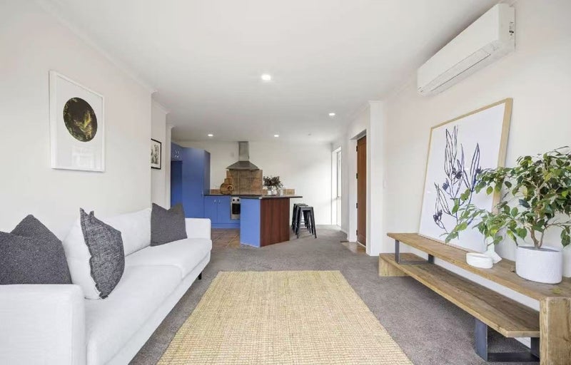 43 Kate Sheppard Avenue, Torbay, Auckland - Carousel 1